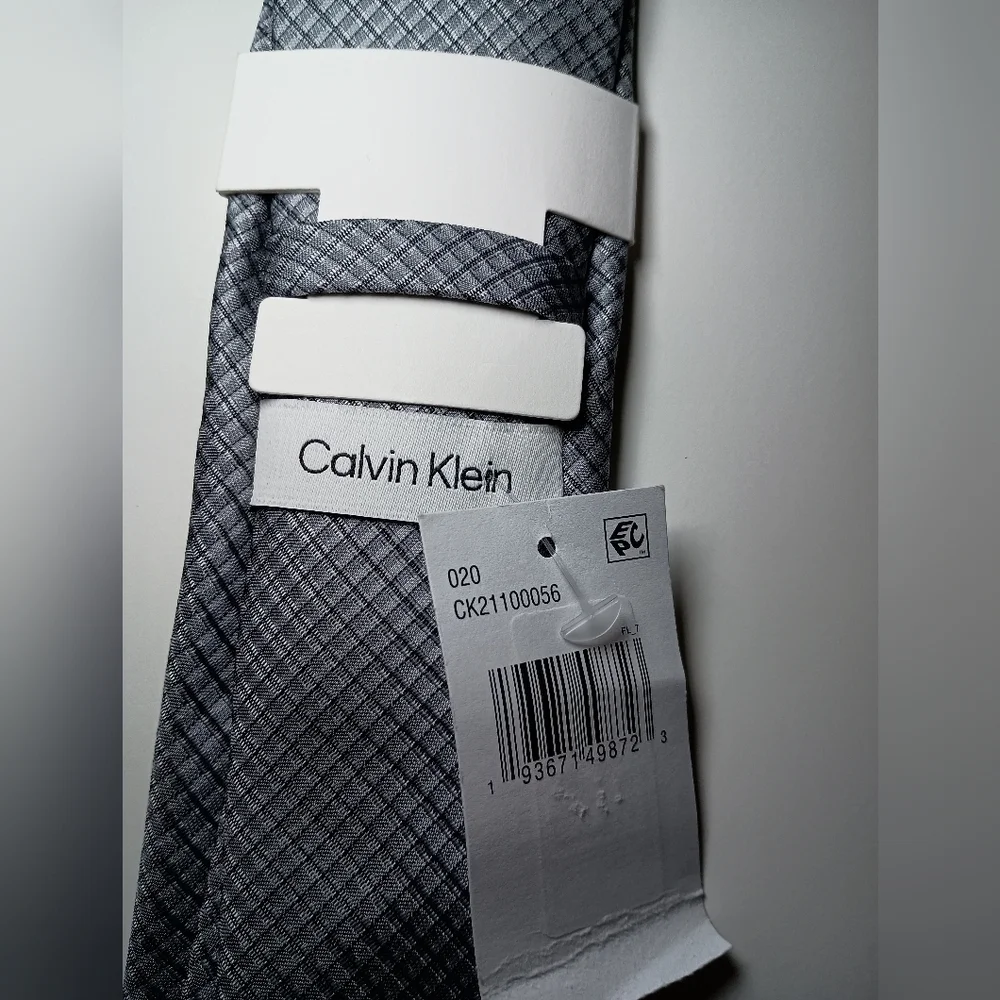 Calvin Klein Men’s Gray Silk Blend Tie NWT Designer Office Business Wedding